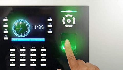 Biomitric Attendence : केंद्रीय कर्मचाऱ्यांना बायोमेट्रिक हजेरी बंधनकारक; सरकारचे निर्देश