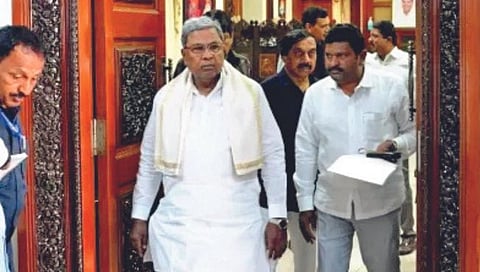 सिद्धरामय्या यांची ‘त्या अशुभ’ दरवाजातून कार्यालयात एंट्री!