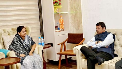 उपमुख्यमंत्री देवेंद्र फडणवीस यांनी घेतली प्रतिभा धानोरकर यांची सांत्वनपर भेट