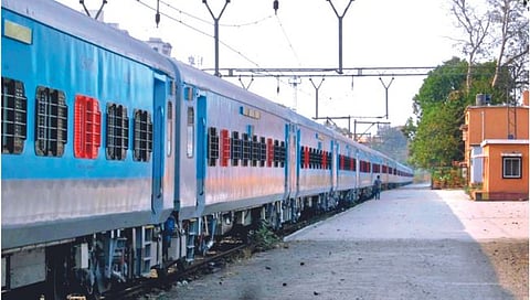 देहूगाव : धावत्या रेल्वेतून पडून वृद्धाचा मृत्यू