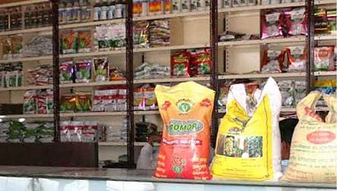 हिंगोलीत ५ कृषी सेवा केंद्रांचे परवाने निलंबित; कृषी विभागाची धडक कारवाई