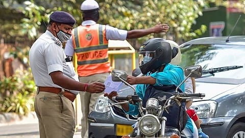दुचाकीची चावी काढून घेण्याचा पोलिसांना अधिकार नाही; सत्र न्यायालयाचा निकाल