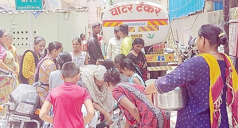 मुंढवा : टँकर आला की, नागरिकांची झुंबड; घोरपडी परिसरातील चित्र