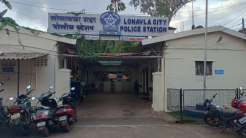 लोणावळा: तोतया नौदल अधिकाऱ्याचा पर्दाफाश, दोन साथीदारांसह घेतले ताब्यात