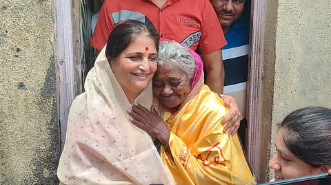 लावणी सम्राज्ञी शांताबाई लोंढे- कोपरगावकर यांच्या मदतीला पुढे आले अनेक हात, महिला आयोगाकडूनही दखल