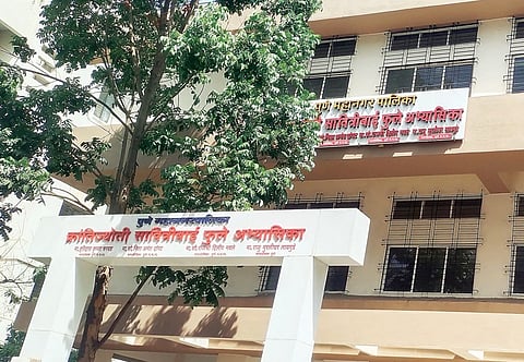 वडगावातील अभ्यासिकेची इमारत धूळ खात; महापालिका प्रशासनाचे दुर्लक्ष