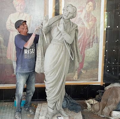 पुण्यात रंगमंदिरात साकारतेय बालगंधर्वांचे शिल्प ; जन्मदिनानिमित्त होणार अनावरण