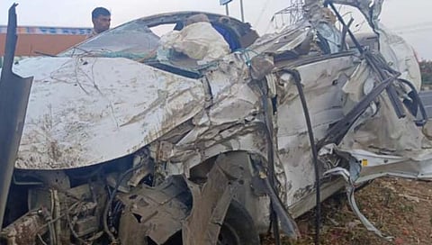 बीड कार अपघात