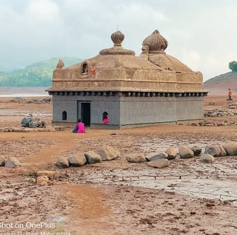 पुणे : कांबरे येथील पांडवकालीन मंदिर आले पाण्याबाहेर