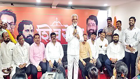 नाशिक : बैठकीत बोलताना पालकमंत्री दादा भुसे. व्यासपीठावर राजू लवटे, अजय बोरस्ते, भाऊलाल तांबडे, अनिल ढिकले, संजय दुसाने, प्रवीण तिदमे, राजाभाऊ सोनवणे, श्याम साबळे, शशिकांत कोठुळे, दिगंबर मोगरे आदी.