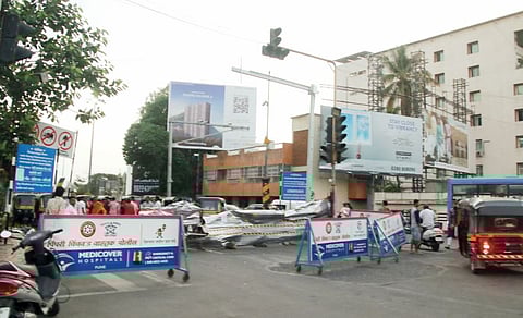 चिंचवडस्टेशन येथील पुलावरील एक मार्ग वाहतुकीस बंद