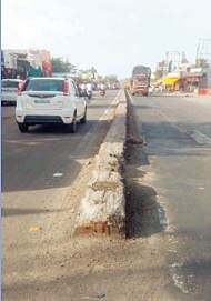 नगर : रस्त्यावरील दुभाजकामुळे वाढले अपघात