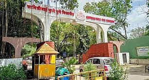 Pune university : मोदींच्या विरोधात आक्षेपार्ह लिखाण : पुणे विद्यापीठात दोन गट भिडले; कार्यकर्त्यामध्यें राडा