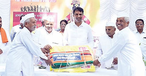 सोनई : वारकर्यांची सेवा करणारे गडाख पुण्यवान