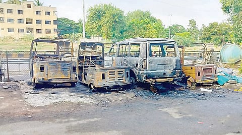पिंपरी : ओटा स्कीम परिसरात वाहनांची जाळपोळ