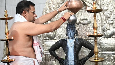 Ashadhi Ekadashi 2023 | गोव्यातील प्रतिपंढरपूर साखळीतील विठ्ठल- रुक्मिणी मंदिरात मंत्री विश्वजित राणेंच्या हस्ते पूजा.(छायाचित्रकार- समीर नार्वेकर)