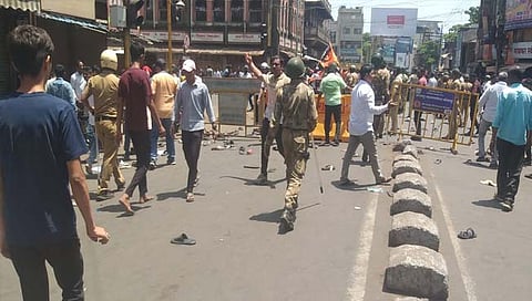 कोल्हापुरात जमावावर पोलिसांचा लाठीहल्ला