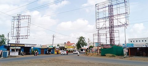 देहूगाव : येलवाडीतील अनधिकृत होर्डिंग्जवर कारवाईला मुहूर्त मिळेना