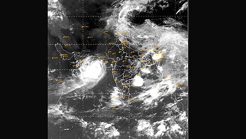 Cyclone Biparjoy | गुजरातसह ‘या’ ९ राज्यांत अलर्ट जारी, मुसळधारेचा इशारा
