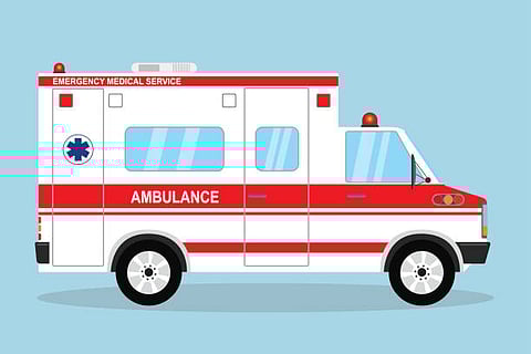 तळेगाव: वाहतूककोंडीत अडकली रुग्णवाहिका, बाजारच्या दिवशी रस्त्यावर बसणार्या विक्रेत्यांमुळे नागरिकांमध्ये नाराजी