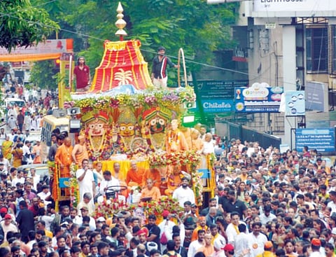 पुण्यात वरुणराजाच्या उपस्थितीत जगन्नाथाची भव्य रथयात्रा