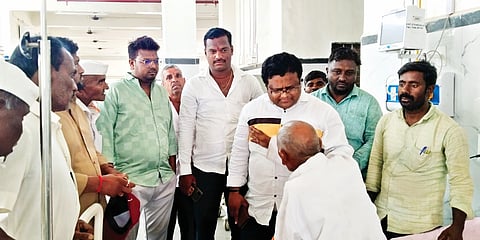 नगरच्या वारकर्यांना मारहाण करणार्या पोलिसांना निलंबित करा