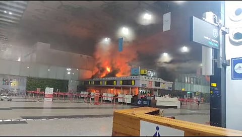 Fire Break Kolkata Airport : कोलकाता विमानतळाला भीषण आग; जीवित टळली