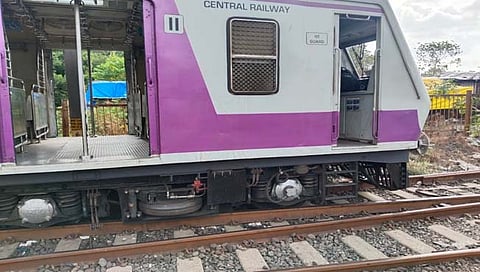 लोकल रूळावरून घसरली