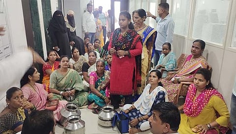 Ratnagiri News : मंडणगड नगरपंचायतीवर पाण्यासाठी हंडा मोर्चा