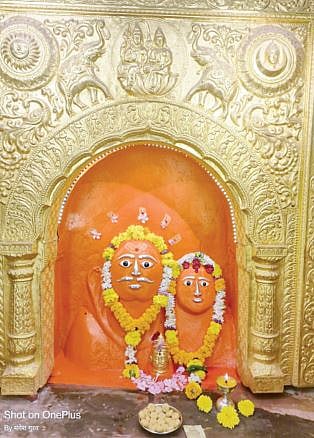 पुणे : श्रीक्षेत्र वीर येथे शनी अमावास्येनिमित्त भक्तांची गर्दी