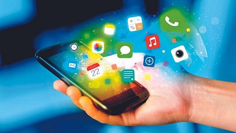 Intelligence Agencies Monitoring Mobile Apps : देशातील संशयास्पद १०० पेक्षा अधिक मोबाईल अॅप्सवर नजर