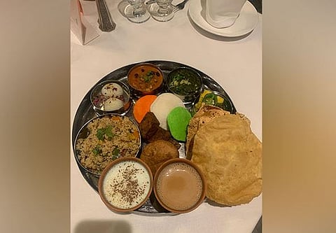 शेफ श्रीपाद कुलकर्णी यांनी तयार केलेली मोदी जी थाळी.