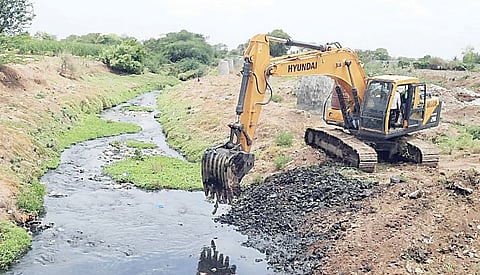 अहमदनगर : लांबलेला पाऊस महापालिकेच्या पथ्यावर; नालेसफाई संथ गतीने