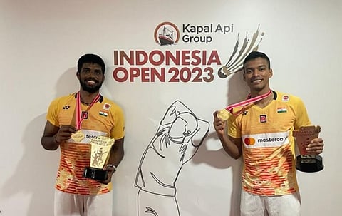इंडोनेशिया ओपन पुरुष दुहेरीच्या अंतिम फेरीत भारताच्या सात्विक साईराज रँकीरेड्डी आणि चिराग शेट्टी यांनी बाजी मारली.
