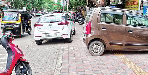 नवी सांगवी : तुम्हीच सांगा, पदपथ नेमका कोणासाठी?