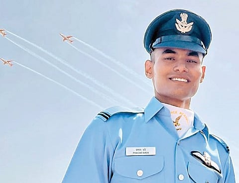 कौतुकास्पद ! पाथर्डीचा सुपुत्र फायटर पायलट; दिल्लीत राष्ट्रपती द्रौपदी मुर्मूंच्या हस्ते गौरव