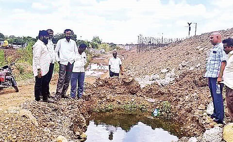 वाळकी : घोसपुरी पाणी योजनेची पाईपलाईन फुटली