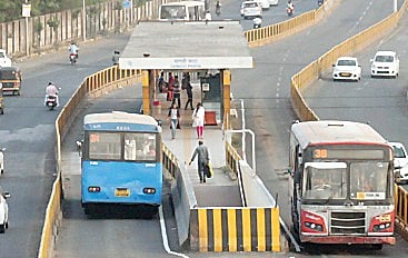 पिंपरी : चालकांच्या दुर्लक्षामुळे प्रवाशांना दुखापतीच्या घटना