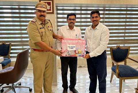 Ashadhi wari 2023 : ‘पुनीत बालन ग्रुप’कडून पुणे ग्रामीण पोलिसांना तीन हजार किटचे वाटप