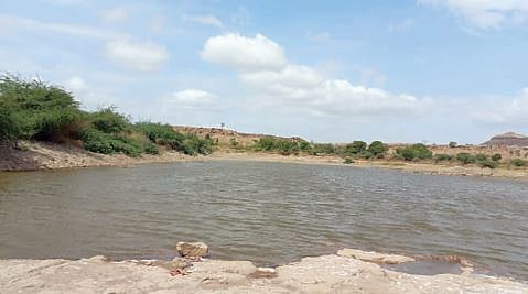 पुरंदरच्या तळ्यात 30 टक्के पाणीसाठा