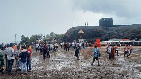 रायगड किल्ल्यावर मुसळधार पाऊस