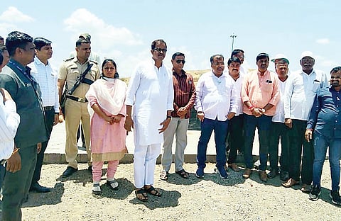 वाल्हे पालखीतळाची सार्वजनिक बांधकाममंत्र्यांकडून पाहणी