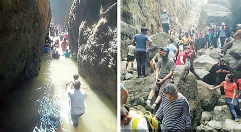 मोठा अनर्थ टळला : अकोल्यातील सांदण दरीत अडकलेल्या 500 पर्यटकांची सुटका!