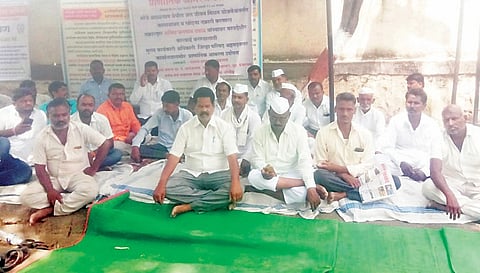 अहमदनगर : झेडपीत सरपंचासह ग्रामस्थांचे उपोषणास्त्र