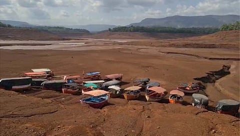 सातारा: शिवसागर जलाशय आटला; पूल, वास्तू, मंदिरे उघडी