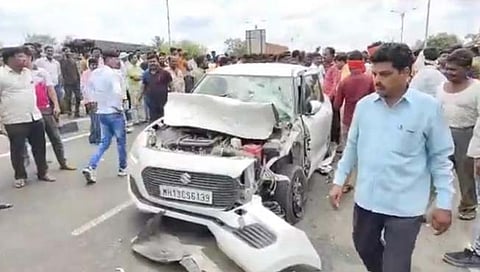 सोलापूर-पुणे महामार्गावर बाळे येथे वाहनांच्या विचित्र अपघातात महिलेचा मृत्यू; शिवसेनेचा रास्ता रोको