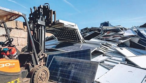 Solar Panel Waste : २०५० पर्यंत सौर पॅनलचा कचरा २०० दशलक्ष टन!