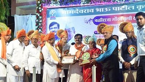 कृषीप्रधान देशातील शेतकऱ्यांना रेशनच्या धान्यावर जगावं लागतं याला विकास म्हणत नाही : संजय राऊत