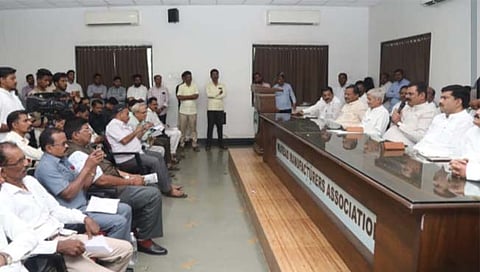 ठाणे : संपादित जमिनीचा दर शेतकऱ्यांना विश्वासात घेऊनच ठरणार!: कपिल पाटील