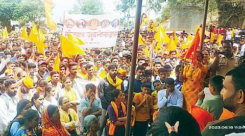 कार्ला : लोहगडावरील अनधिकृत बांधकाम काढावे